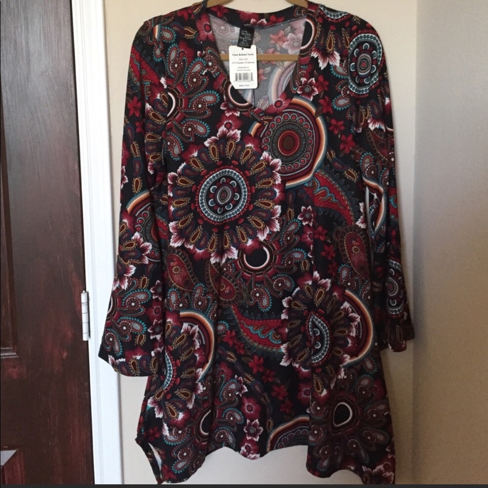 🌸*NWT* Flare Bottom Stretch Tunic, Size L XL 🌸